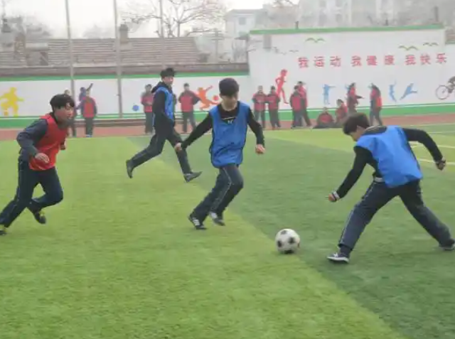 构成教与学师与生“共同在场”的双向互动讲堂力求在师生携手