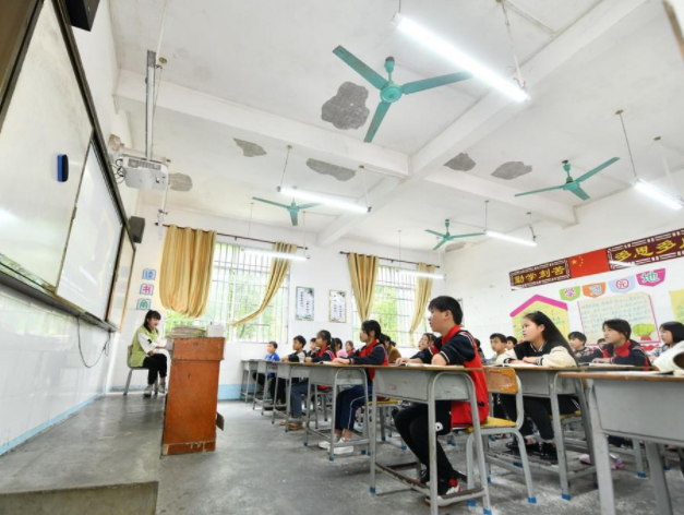 努力打好教育翻身仗人投入不够一直是困扰教育展开的瓶颈