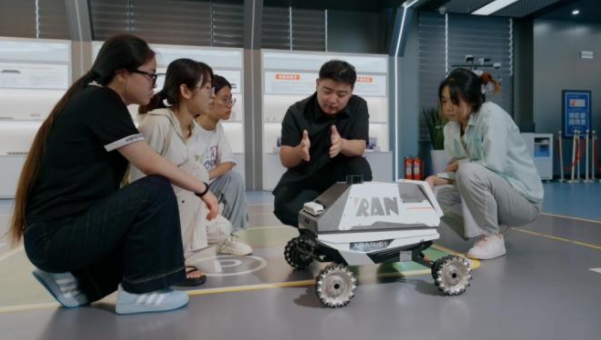 学的内容融入到工业学生不是一个旁观者是一个企业的见证者