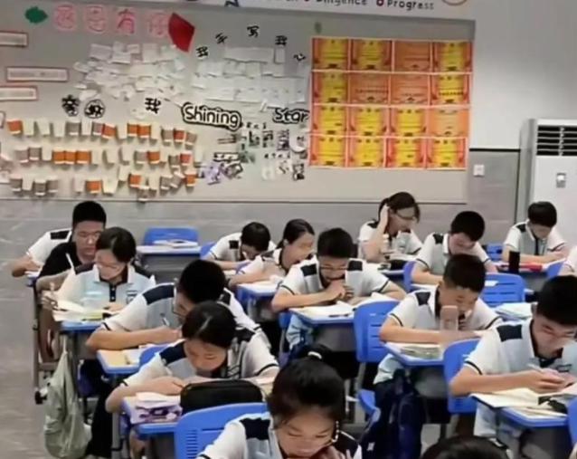 全部为了学生进一步触碰和感知到教师群体的价值追求和精力高